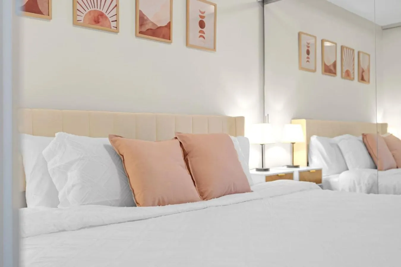Villa Boho 2Bdrm Sleeps 6 Near Rogers Mtcc Union Cn Tower Toronto 0*,  Canada