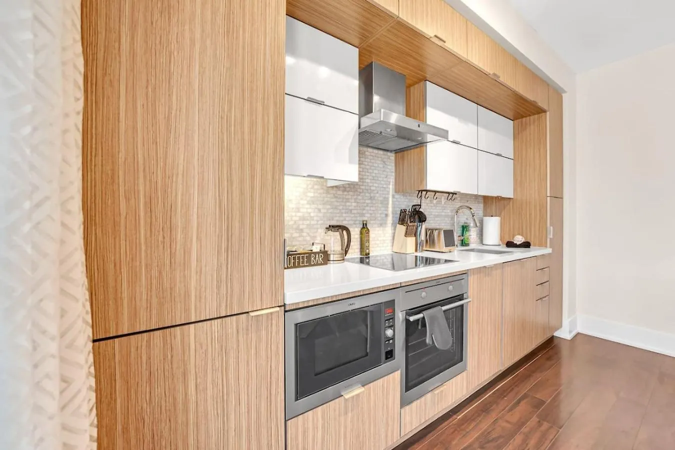 Villa Boho 2Bdrm Sleeps 6 Near Rogers Mtcc Union Cn Tower Toronto 0*,  Canada